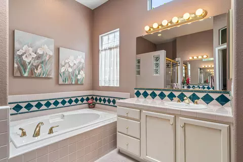 Bath - 80435 Muirfield Dr, Indio, CA 92201 photo 3 of 4