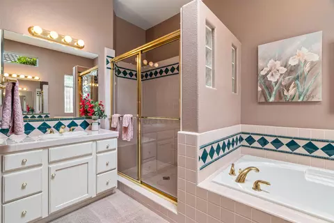 Bath - 80435 Muirfield Dr, Indio, CA 92201 photo 2 of 4