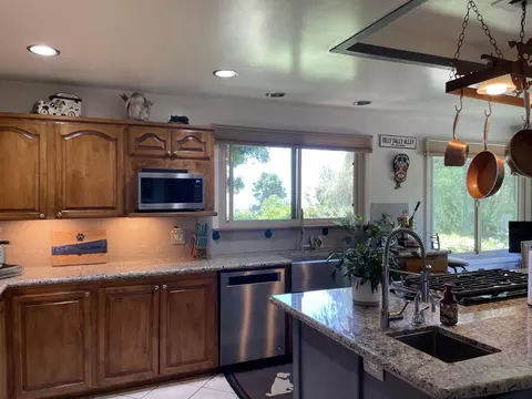 Kitchen - 38540 38540 Alva Dr, Cherry Valley, CA 92223 photo 2 of 7