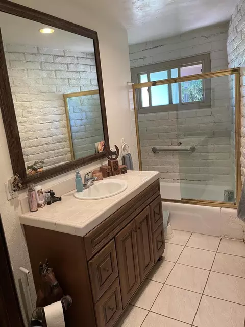 Bath - 38540 38540 Alva Dr, Cherry Valley, CA 92223 photo 2 of 3