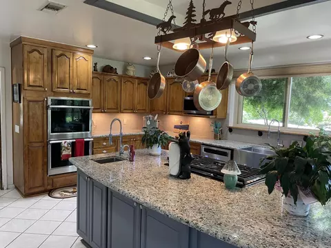Kitchen - 38540 38540 Alva Dr, Cherry Valley, CA 92223 photo 3 of 7