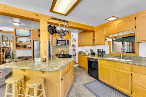 Kitchen - 54703 Pine Crest Ave, Idyllwild, CA 92549 photo 2 of 4