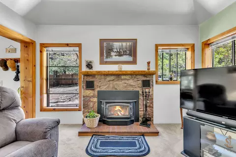Living - 54703 Pine Crest Ave, Idyllwild, CA 92549 photo 1 of 6