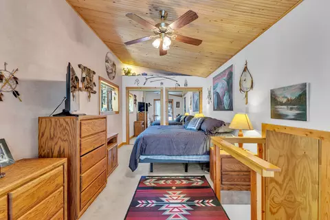 Bedroom - 54703 Pine Crest Ave, Idyllwild, CA 92549 photo 2 of 7