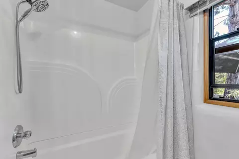 Bath - 54703 Pine Crest Ave, Idyllwild, CA 92549 photo 3 of 3