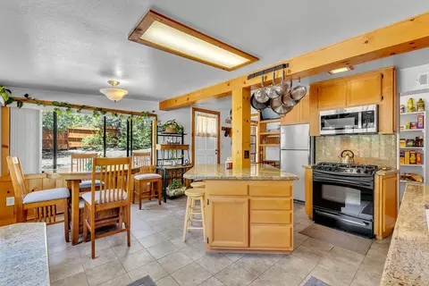 Kitchen - 54703 Pine Crest Ave, Idyllwild, CA 92549 photo 3 of 4