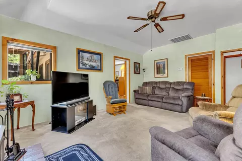 Living - 54703 Pine Crest Ave, Idyllwild, CA 92549 photo 2 of 6