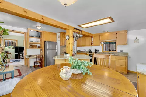 Dining - 54703 Pine Crest Ave, Idyllwild, CA 92549 photo 2 of 4