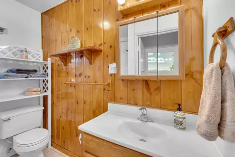 Bath - 54703 Pine Crest Ave, Idyllwild, CA 92549 photo 2 of 3
