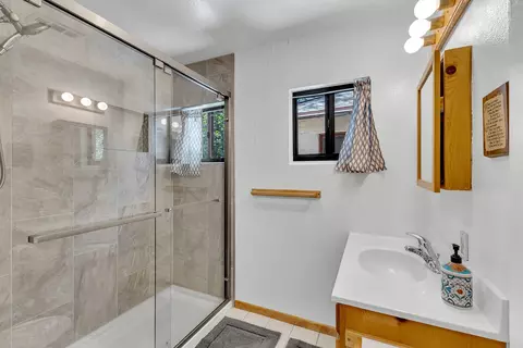 Bath - 54703 Pine Crest Ave, Idyllwild, CA 92549 photo 1 of 3