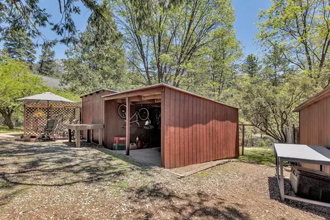 Exterior - 54703 Pine Crest Ave, Idyllwild, CA 92549 photo 10 of 16