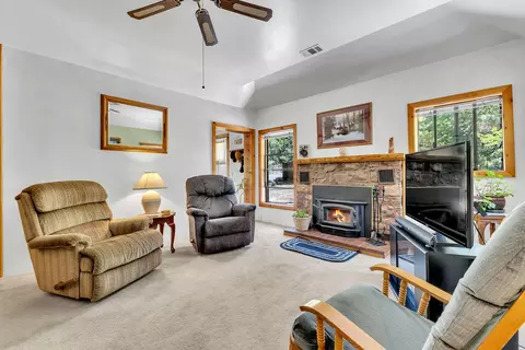 Living - 54703 Pine Crest Ave, Idyllwild, CA 92549 photo 3 of 6