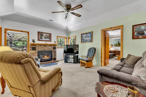 Living - 54703 Pine Crest Ave, Idyllwild, CA 92549 photo 4 of 6