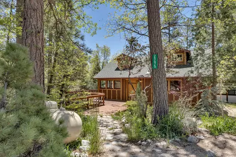 25675 Alderwood St, Idyllwild, CA 92549