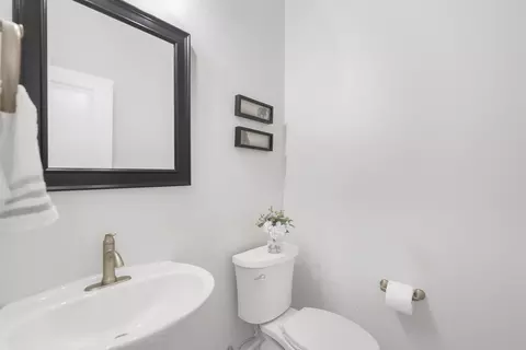 Bath - 41399 Manchester St, Indio, CA 92203 photo 3 of 3