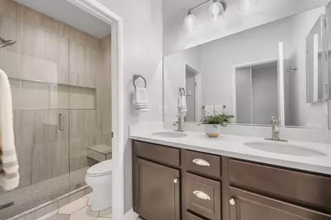 Bath - 41399 Manchester St, Indio, CA 92203 photo 2 of 3