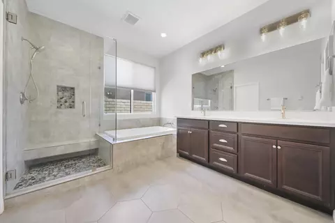 Bath - 41399 Manchester St, Indio, CA 92203 photo 1 of 3