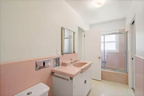 Bath - 108 W Kenneth Rd, Glendale, CA 91202 photo 3 of 7