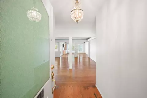 Entry Way - 108 W Kenneth Rd, Glendale, CA 91202 photo 1 of 2