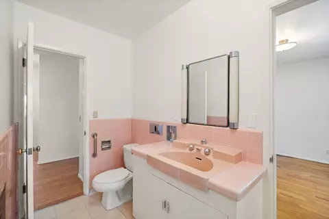 Bath - 108 W Kenneth Rd, Glendale, CA 91202 photo 2 of 7