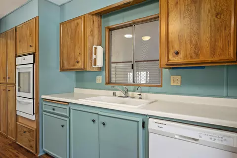 Kitchen - 4650 Dulin Rd, Fallbrook, CA 92028 photo 7 of 7