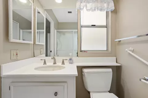 Bath - 4650 Dulin Rd, Fallbrook, CA 92028 photo 3 of 4