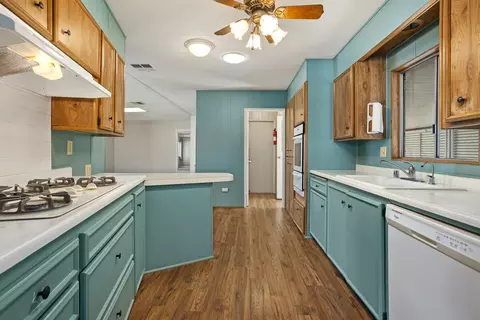 Kitchen - 4650 Dulin Rd, Fallbrook, CA 92028 photo 4 of 7