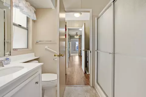 Bath - 4650 Dulin Rd, Fallbrook, CA 92028 photo 4 of 4