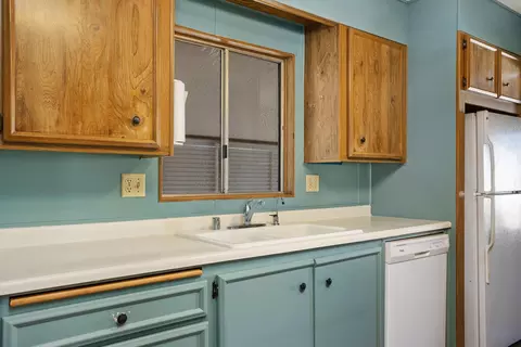 Kitchen - 4650 Dulin Rd, Fallbrook, CA 92028 photo 6 of 7