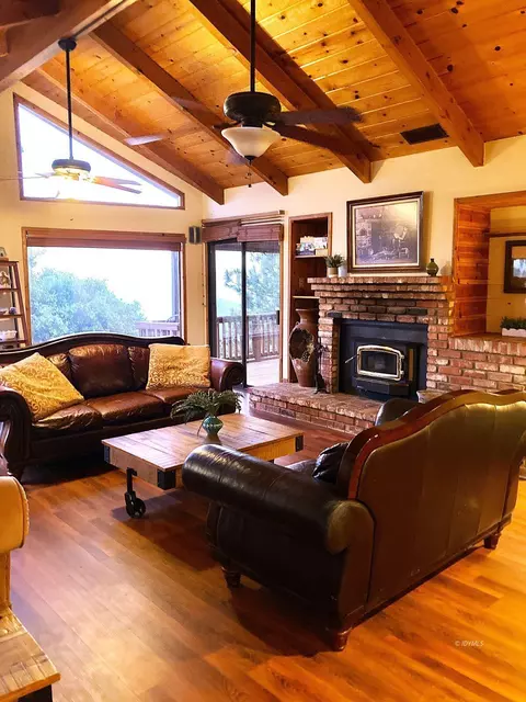 Living - 52411 Double View Dr, Idyllwild, CA 92549 photo 2 of 6