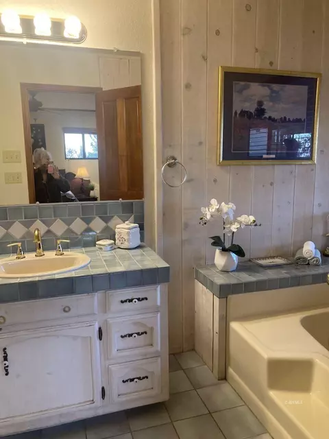 Bath - 52411 Double View Dr, Idyllwild, CA 92549 photo 2 of 7