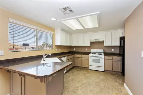57229 Juarez Dr, Yucca Valley, CA 92284 photo 18