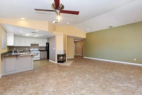 57229 Juarez Dr, Yucca Valley, CA 92284 photo 8