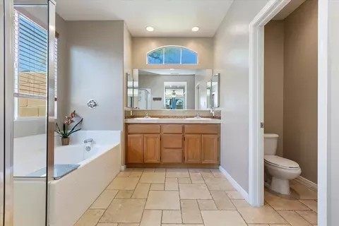 Bath - 42330 Bridges Ct, Indio, CA 92203 photo 2 of 3