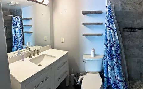 Bath - 49380 Eisenhower Dr, Indio, CA 92201 photo 1 of 2