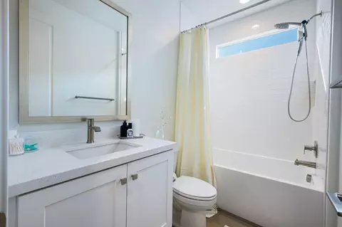 Bath - 82425 Round Valley Dr, Indio, CA 92201 photo 1 of 3