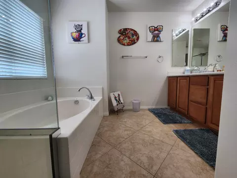 Bath - 84450 Onda Dr, Indio, CA 92203 photo 3 of 4