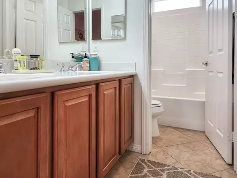 Bath - 84450 Onda Dr, Indio, CA 92203 photo 4 of 4