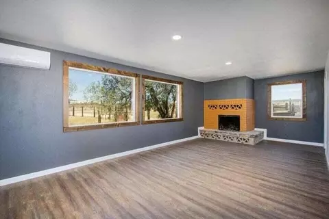 Living - 4176 Avenida Del Sol, Joshua Tree, CA 92252 photo 3 of 6