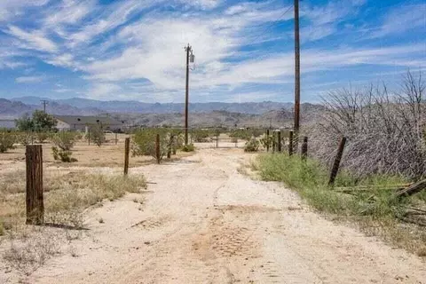 Exterior - 4176 Avenida Del Sol, Joshua Tree, CA 92252 photo 4 of 9