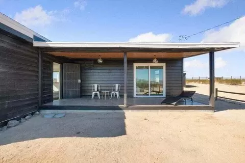 1524 Mile Square Rd, Joshua Tree, CA 92252