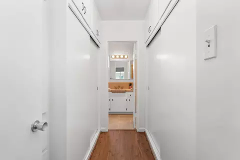 Entry Way - 528 Cedar Ave, Long Beach, CA 90802 photo 1 of 1