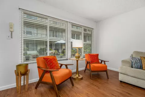 Living - 528 Cedar Ave, Long Beach, CA 90802 photo 3 of 3