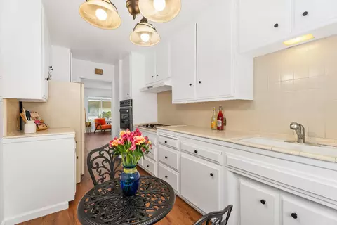 Kitchen - 528 Cedar Ave, Long Beach, CA 90802 photo 2 of 4