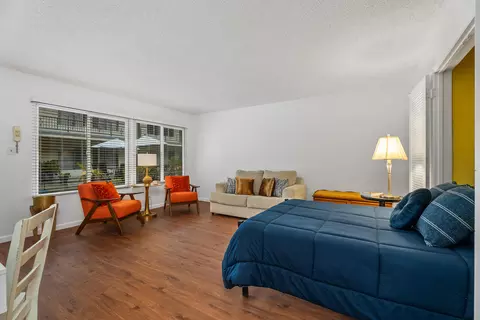 Bedroom - 528 Cedar Ave, Long Beach, CA 90802 photo 4 of 5
