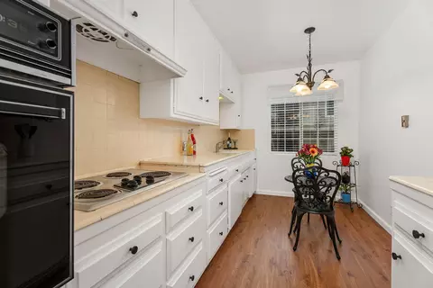 Kitchen - 528 Cedar Ave, Long Beach, CA 90802 photo 1 of 4