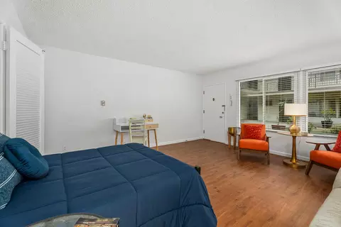 Bedroom - 528 Cedar Ave, Long Beach, CA 90802 photo 3 of 5