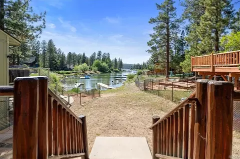 40070 Lakeview Dr, Big Bear Lake, CA 92315