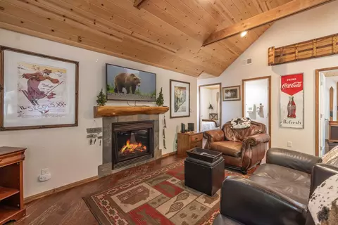 Living - 39978 Hillcrest Dr, Big Bear Lake, CA 92315 photo 2 of 3