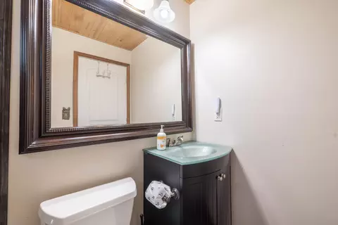 Bath - 39978 Hillcrest Dr, Big Bear Lake, CA 92315 photo 1 of 4